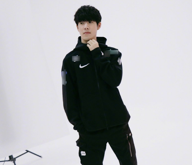 年以自由球 年以自由球